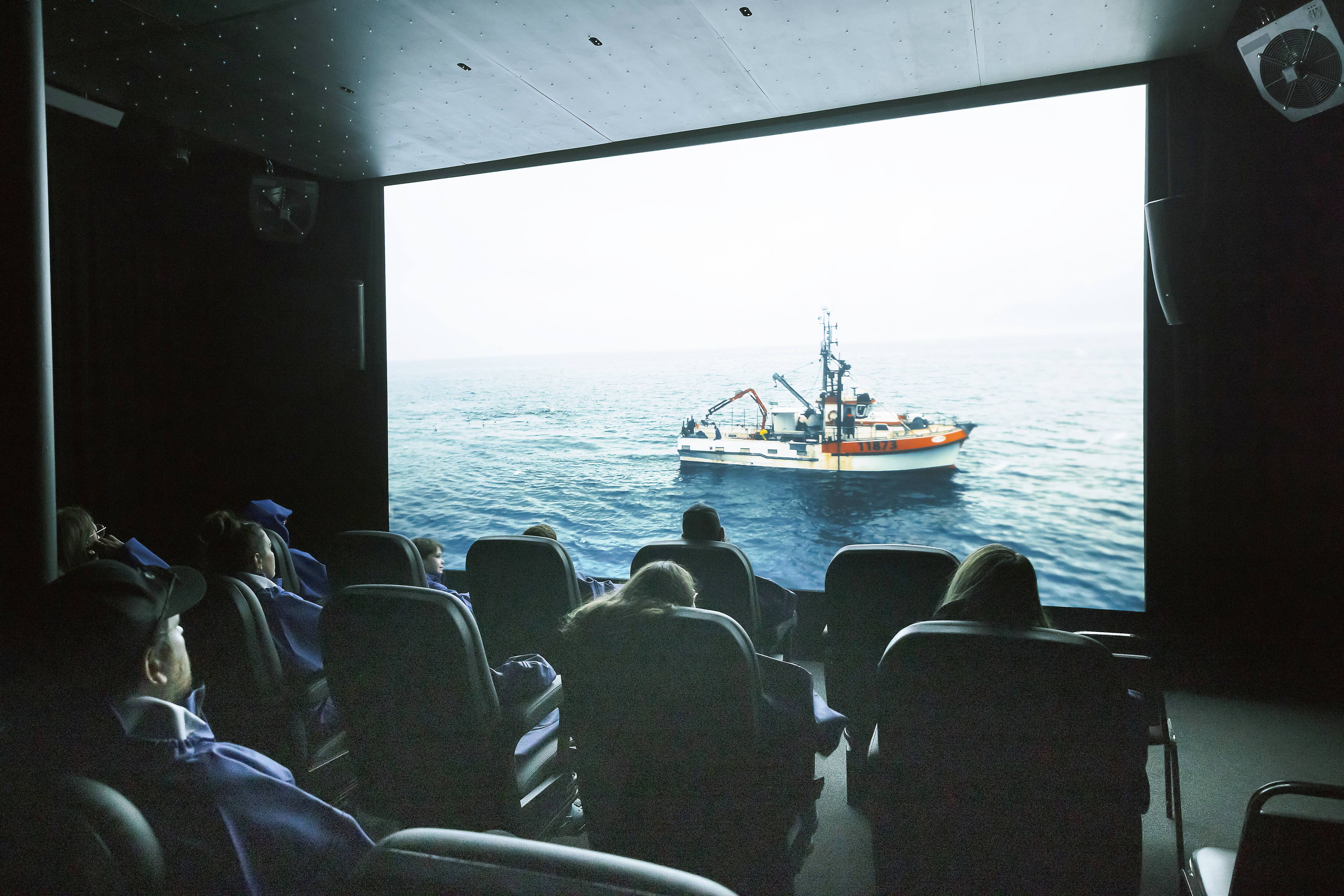 0726 EVA Voyager differently Gaspésie Cap offshore offers an immersive foray into the heart of the high seas fishing.
